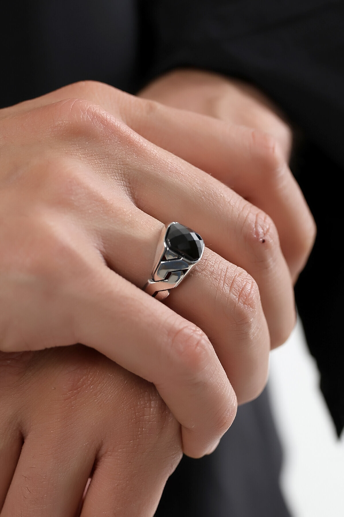 Gümüş Oniks Taşlı Kare Kesim Yüzük