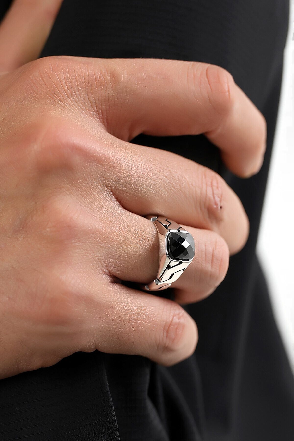 Gümüş Oniks Taşlı Kare Kesim Yüzük