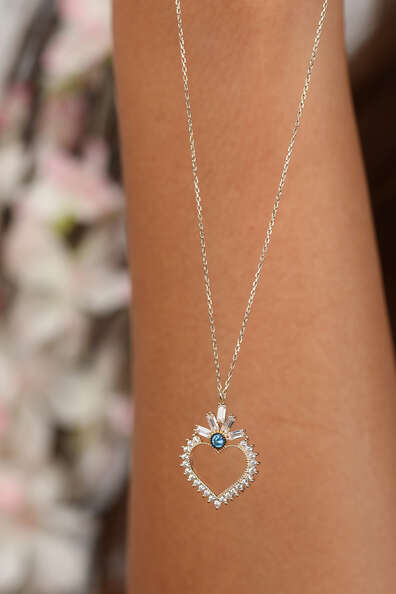 14 Ayar Altın Baget Tasli Kalp Kolye