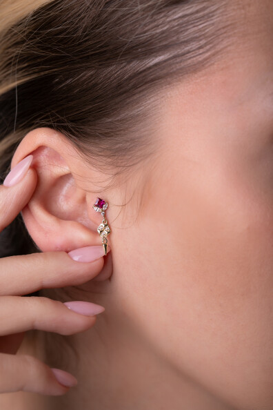 14 Ayar Altın Kırmızı Taş Sallantılı Küpe