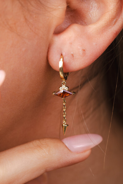 14 Ayar Altın Sallantılı Kırmızı Taş Küpe