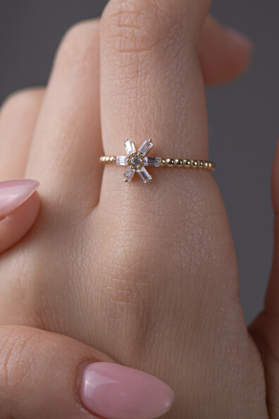 14 Ayar Altın Baget Taşlı Yüzük