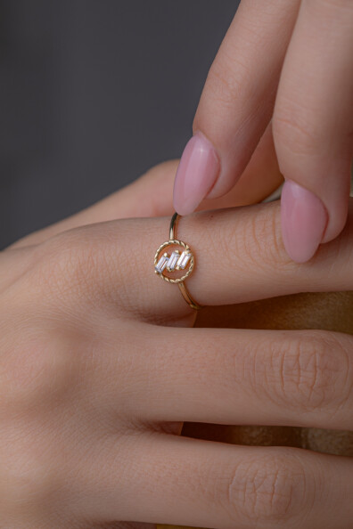 14 Ayar Altın 3 Baget Taşlı Yüzük