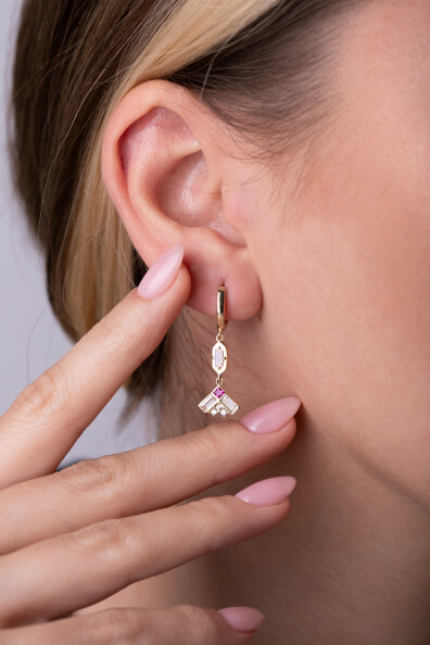 14 Ayar Altın Tasarım Sallantılı Küpe