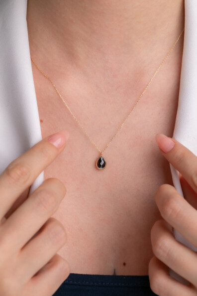 14 Ayar Altın Damla Taş Siyah Kolye