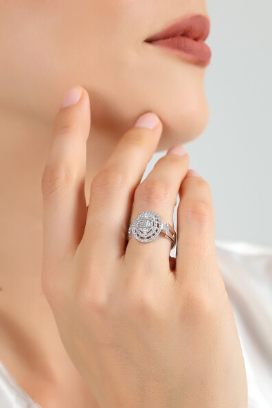 14 Ayar Altın Baget Taşlı Yüzük