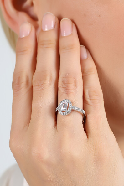 14 Ayar Altın Baget Taşlı Yüzük