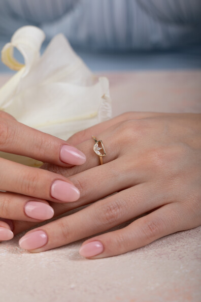 14 Ayar Altın Beyaz Taşlı Yüzük