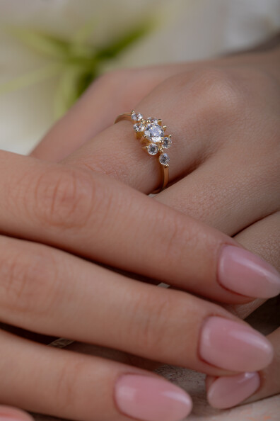 14 Ayar Altın Beyaz Taşlı Yüzük