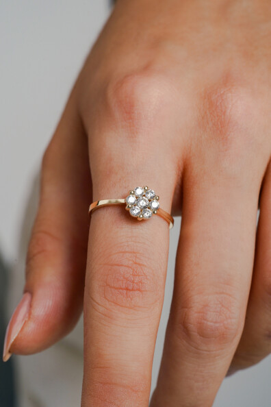 14 Ayar Altın Beyaz Taşlı Yüzük