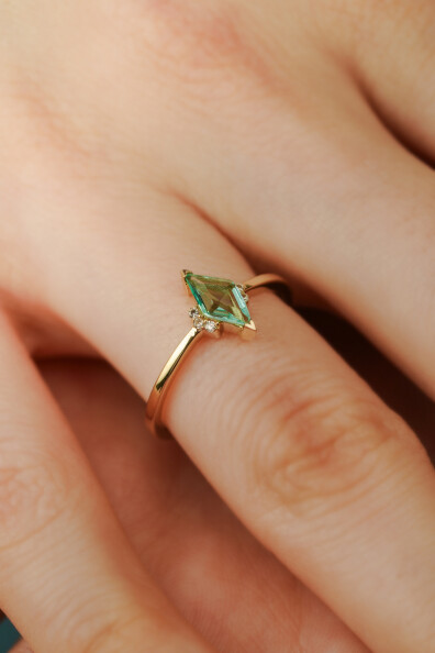 14 Ayar Altın Doğal Renk Taşlı Yüzük