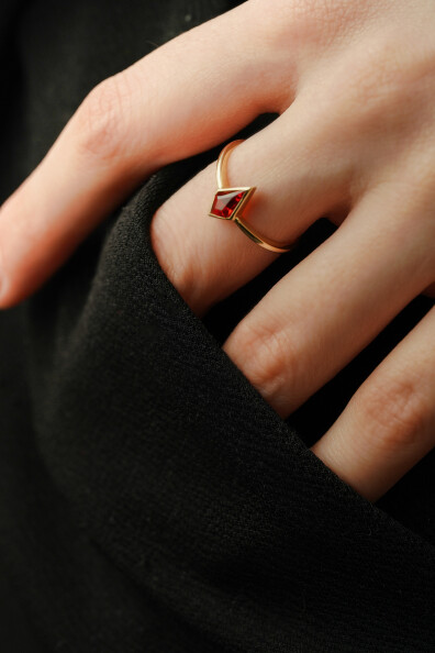 14 Ayar Altın Kırmızı Taşlı Vintage Yüzük