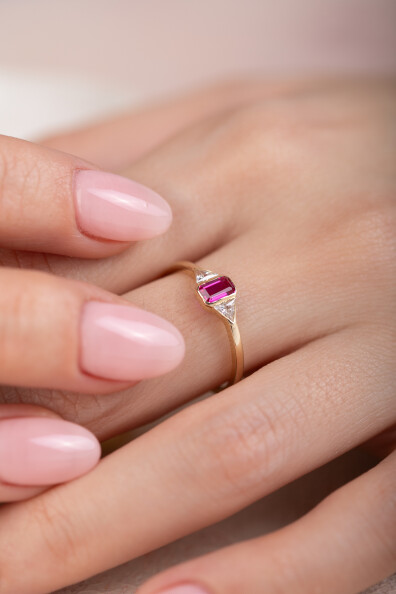 14 Ayar Altın Kırmızı Taşlı Yüzük