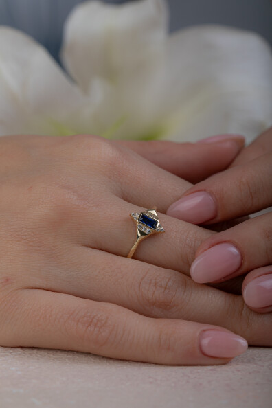 14 Ayar Altın Lacivert Taşlı Yüzük