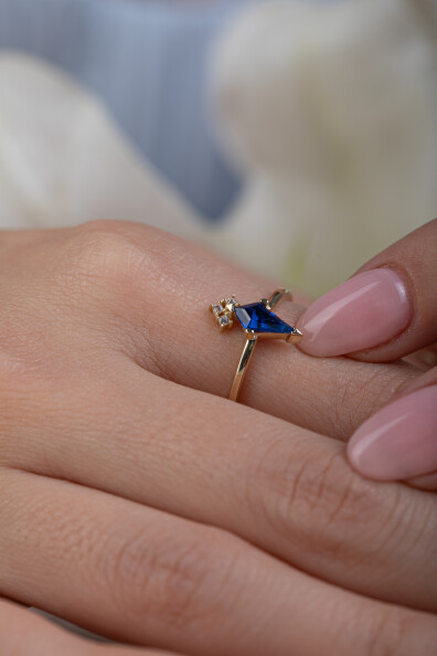 14 Ayar Altın Lacivert Taşlı Yüzük