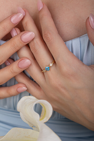 14 Ayar Altın Mavi Taşlı Yüzük