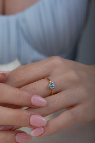 14 Ayar Altın Mavi Taşlı Yüzük