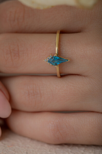 14 Ayar Altın Mavi Taşlı Yüzük