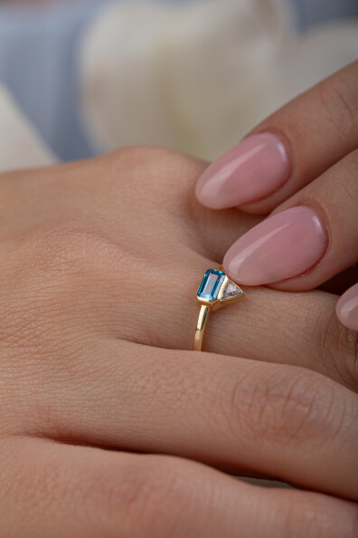 14 Ayar Altın Mavi Taşlı Yüzük 