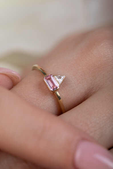 14 Ayar Altın Pembe Taşlı Yüzük 