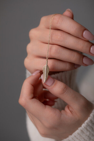 14 Ayar Altın Tüy Kolye