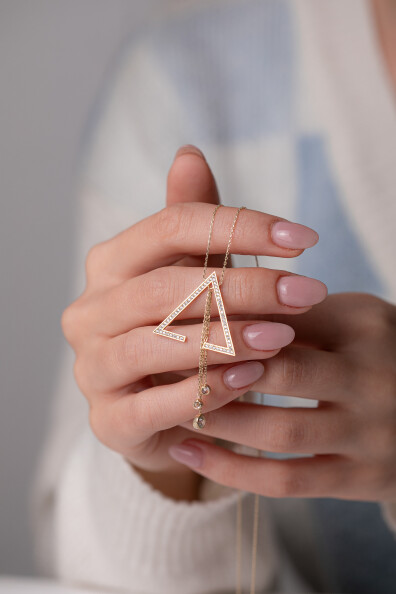 14 Ayar Altın Üçgen Kolye