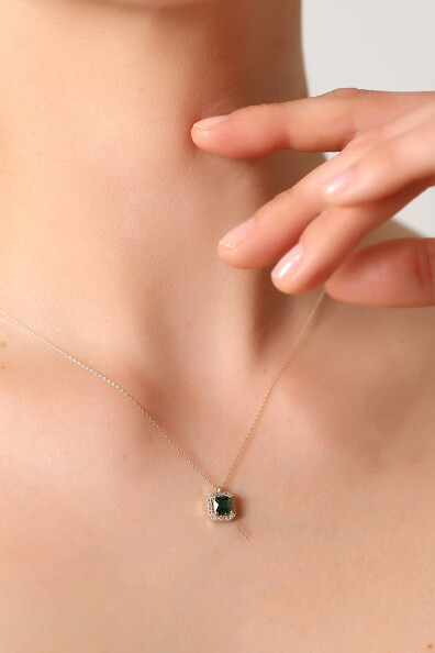 14 Ayar Altın Yeşil Baget Kolye