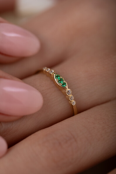 14 Ayar Altın Yeşil Taşlı Yüzük