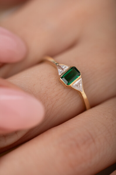 14 Ayar Altın Yeşil Taşlı Yüzük