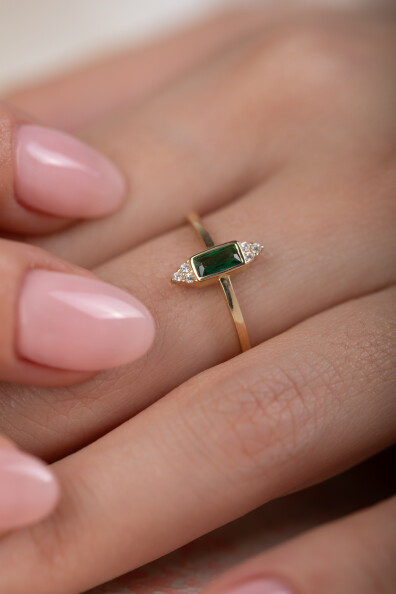 14 Ayar Altın Yeşil Taşlı Yüzük