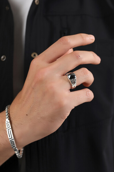 Gümüş Oniks Taşlı Kare Kesim Yüzük