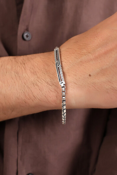 Gümüş Siyah Taşlı Grek Desenli Küp Zincirli Bileklik