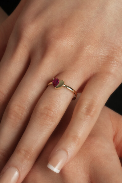 14 Ayar Altın Kırmızı Taşlı Kalp Yüzük