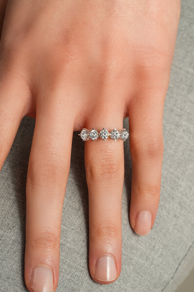 8 Ayar Beş Taş Yüzük